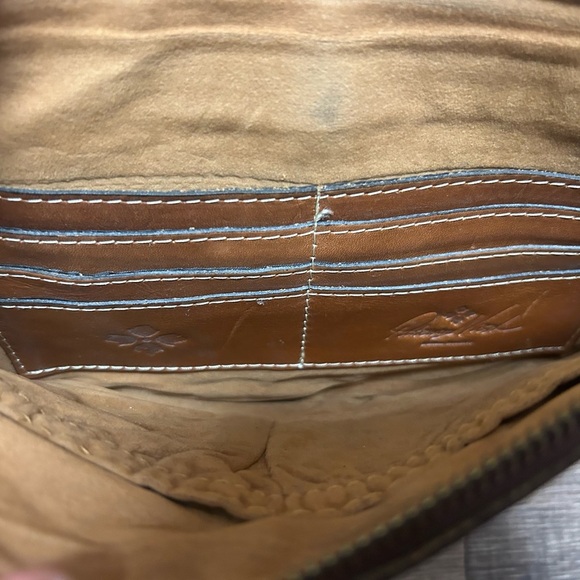 Patricia Nash smaller sized crossbody leather 3 fold purse great condition - Picture 11 of 14
